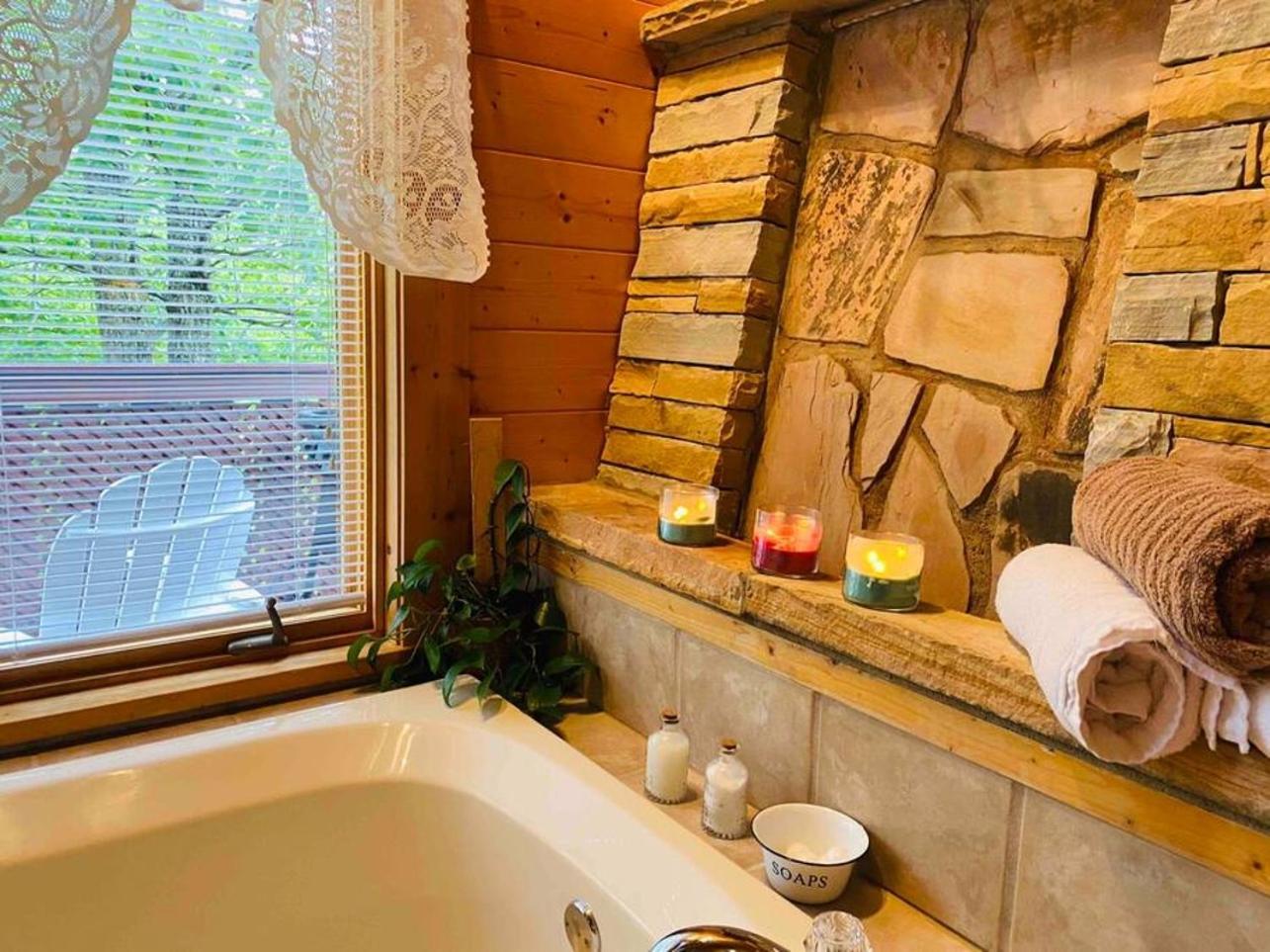 Romantic, Honeymoon Cabin In The Smokies! Gatlinburg Exteriér fotografie