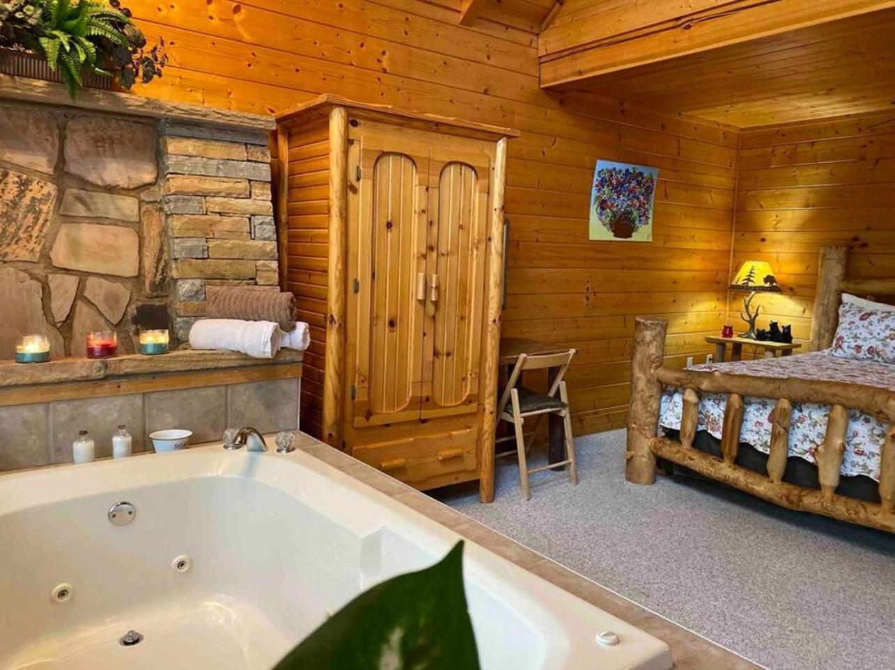 Romantic, Honeymoon Cabin In The Smokies! Gatlinburg Exteriér fotografie