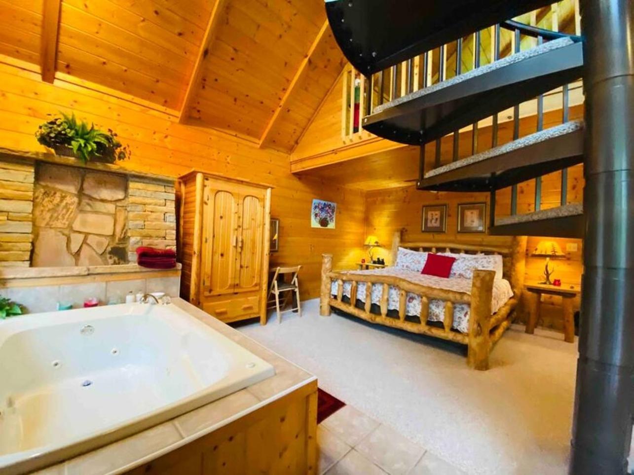 Romantic, Honeymoon Cabin In The Smokies! Gatlinburg Exteriér fotografie